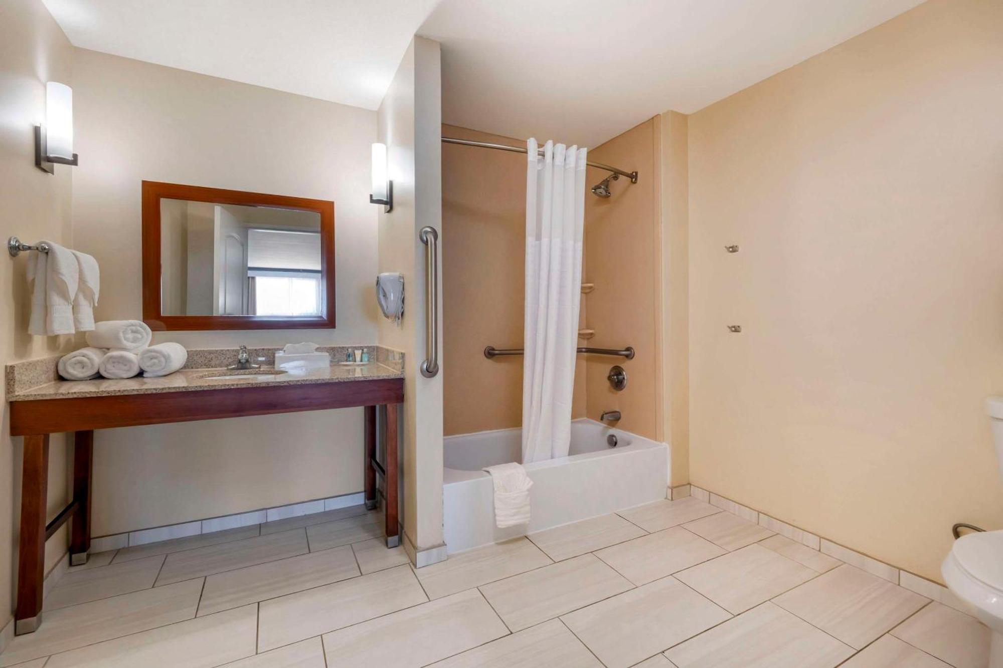 Comfort Suites Elizabethtown Εξωτερικό φωτογραφία